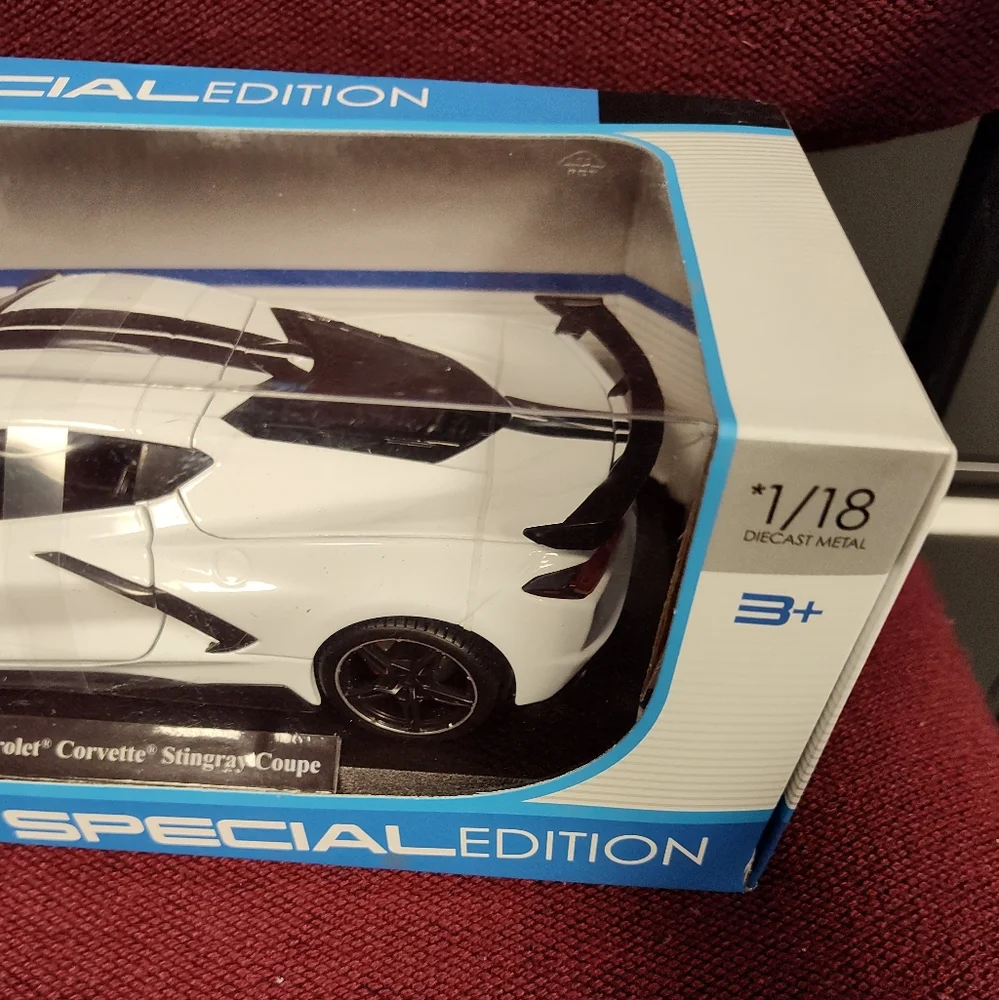 NWT Maisto Special Edition 2020 White Corvette Stingray Coupe Model 1/18Die-cast